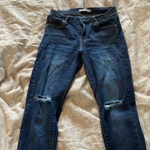 KanCan skinny jeans size 7/27 fringe bottom.